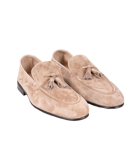 Shop BRUNELLO CUCINELLI  Scarpe: Brunello Cucinelli mocassini Soft in camoscio con nappi.
Sfoderata.
Suola in cuoio con tacco in gomma.
Battistrada in gomma TPU.
Composizione: 100% VERA PELLE.
Made in Italy.. MZUCAHG731-C2767